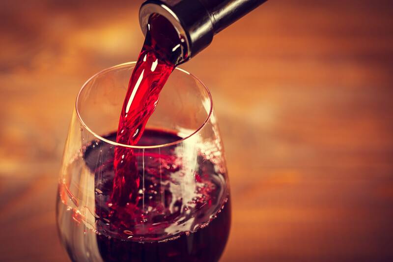 El líquido rojizo hallado en la tumba resultó ser vino. (Foto: Shutterstock).