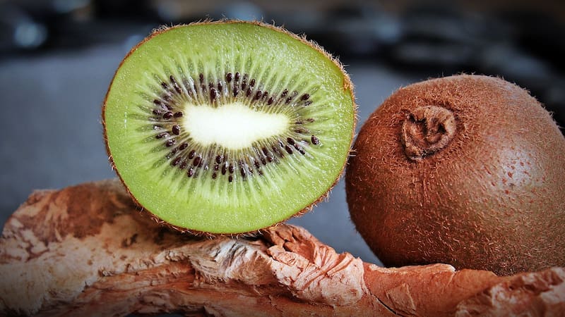 La creciente popularidad del kiwi se debe a su apariencia única y delicioso sabor.