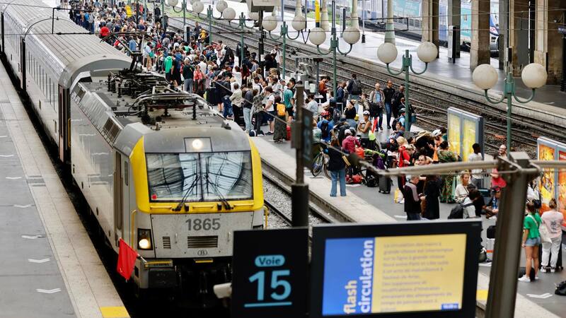 Francia sufrió este viernes un ataque organizado contra la red de trenes de alta velocidad en torno a París.