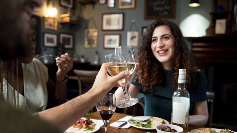 Descubrí el tenedor libre que combina tradición y abundancia en un restaurante icónico que forma parte de la historia porteña.