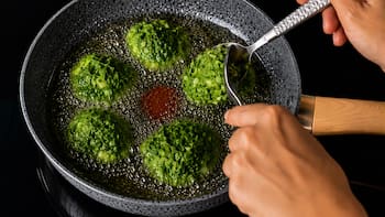 Sin harina ni fritura: cómo hacer los buñuelos de espinaca más saludables