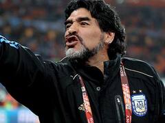 Adorni ninguneó a Maradona en plena conferencia y la respuesta no se hizo esperar: "...del velorio al cementerio"