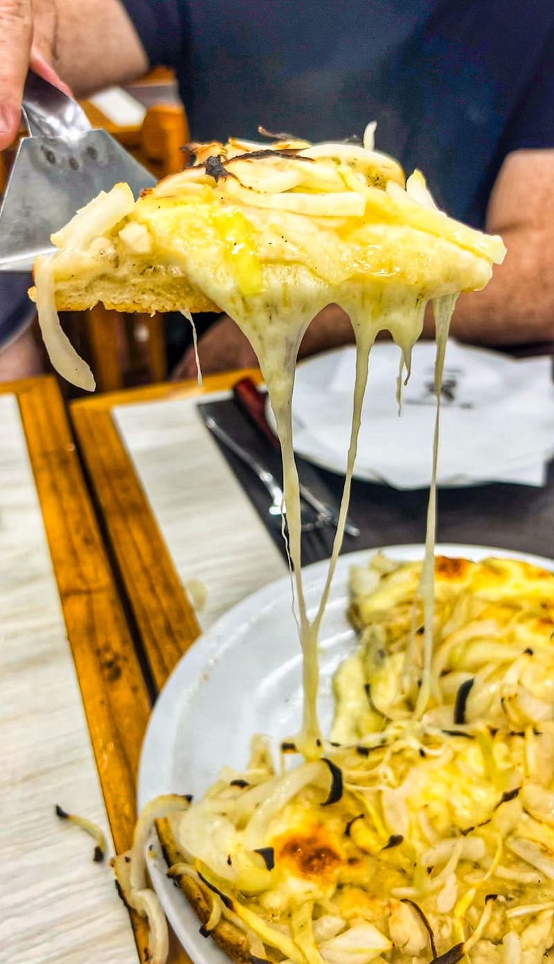 El Cuartito nació en el año 1934, en una pequeña habitación como despacho de vinos y cervezas