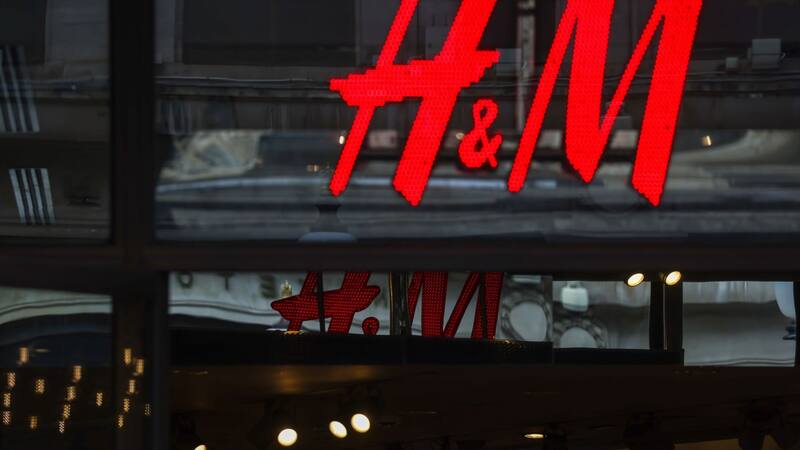 H&M anunció cierres de tiendas en España.