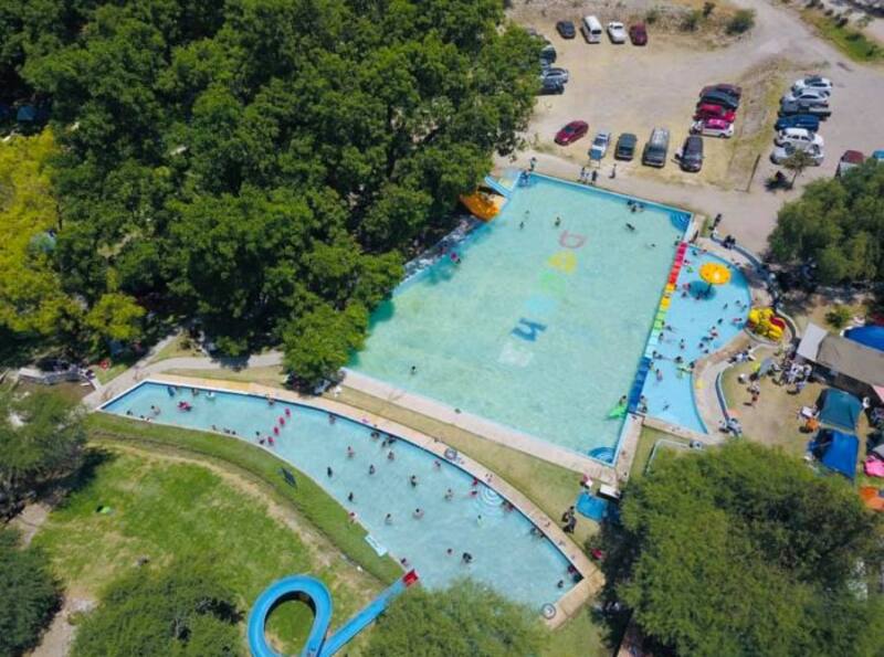 El parque acuático destaca por sus albercas de aguas termales. Fuente: Archivo