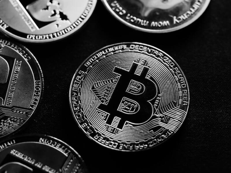 La cotización de las principales criptomonedas en España (foto: Freepik).