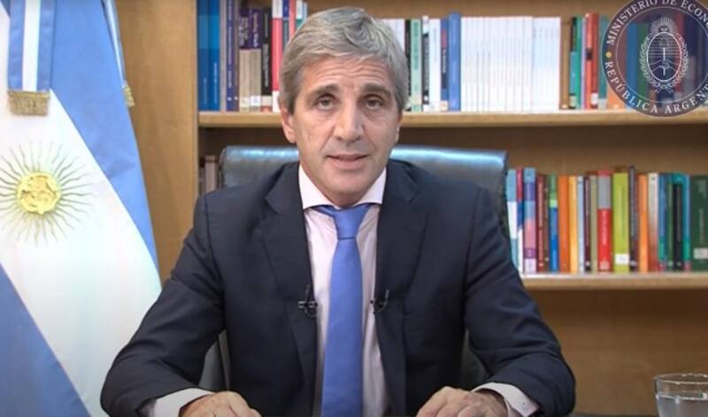 Caputo anunció las primeras medidas económicas del Gobierno de Milei: suba del dólar oficial a $ 800, fin de contrataciones en el Estado y eliminación de la obra pública.