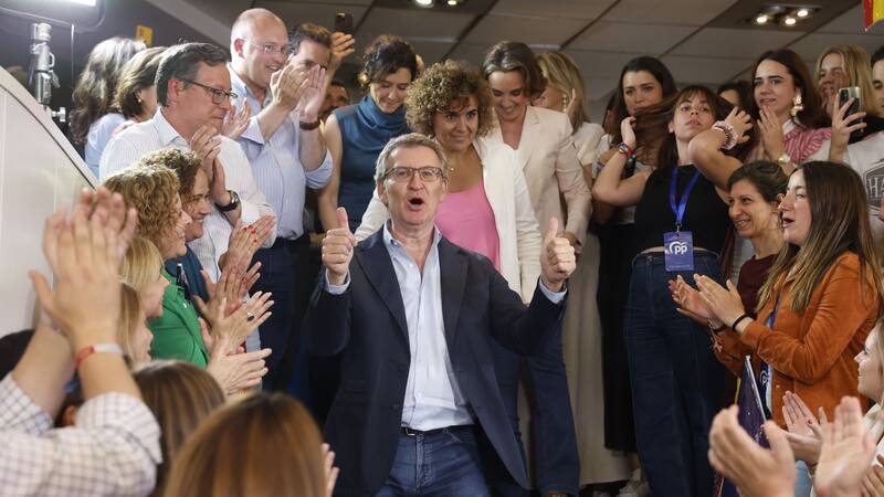 Alberto Núñez Feijóo celebrando el resultado del PP en las elecciones europeas.