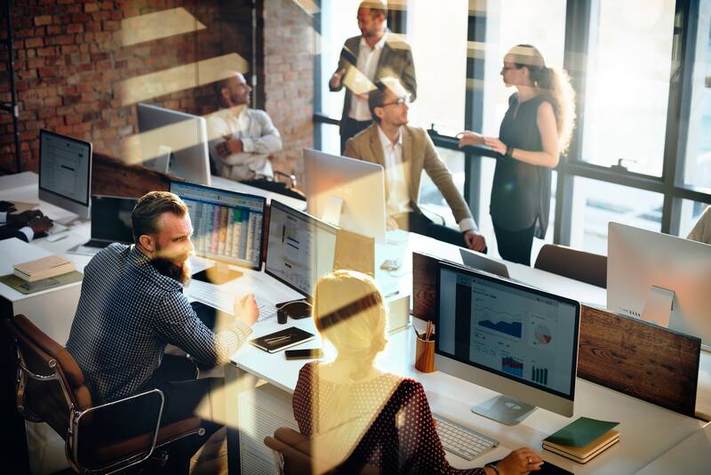 Se requiere formación universitaria y experiencia previa en áreas tecnológicas clave para las ofertas laborales.(Foto: archivo)