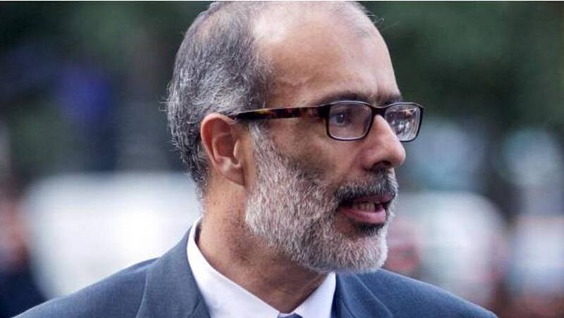 Valdés, a cargo del departamento para el Hemisferio Occidental, supervisa el toma y daca con Argentina