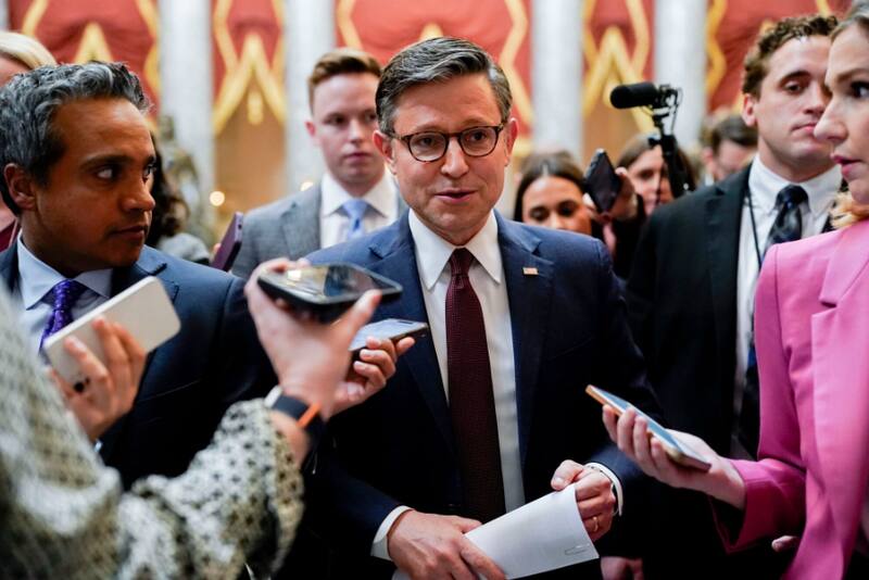 Ahora se espera que el proyecto de ley sea tratado en la Cámara de Representantes, dónde su presidente Mike Johnson deberá equilibrar tensiones internas dentro de su partido. Foto: EFE.