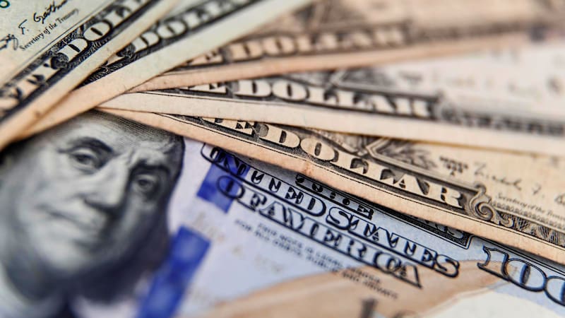 Los coleccionistas valoran los billetes de 2 dólares no solo por su diseño, sino también por cualquier defecto que pueda aumentar su valor de mercado. Foto: archivo El Cronista México.