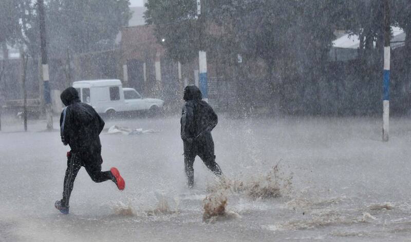 La lluvia no cesó durante todo el día dejando más de 60.000 usuarios sin luz