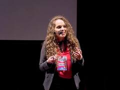 La charla TED que derriba los prejuicios sobre los pobres que explotó en las redes