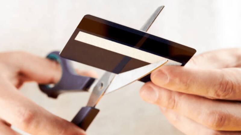 Murió la tarjeta de crédito: los bancos suspenderán todas las cuentas que no cumplan con este requisito.