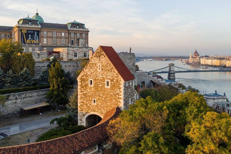 Viajes El Corte Inglés: la arquitectura de Budapest es uno de sus rasgos distintivos. (Foto: Instagram @visitbudapest_official).