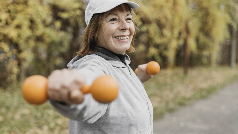 Hacé estos 3 ejercicios y eliminá la flacidez de tus brazos.