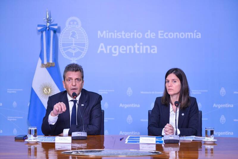 Sergio Massa y Fernanda Raverta encabezaron el anuncio. (Foto: prensa).