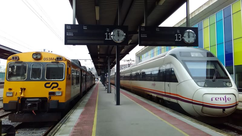 Este es el único tren que une España con Portugal y es como viajar en el tiempo.