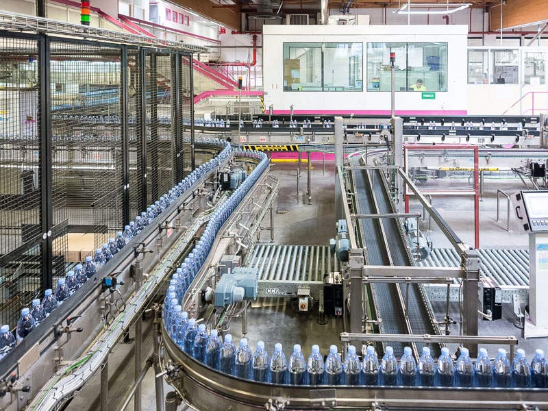 La fábrica tiene capacidad para producir hasta 2000 millones de botellas por año.