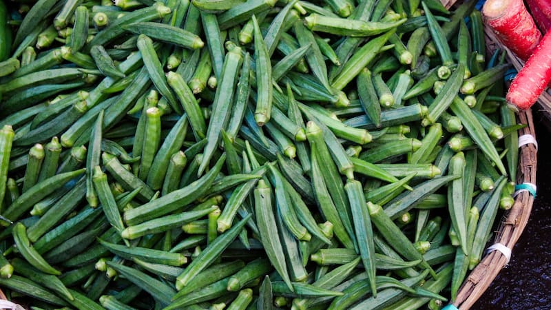 El quimbombó es un alimento energizante que puede ayudarte a sentirte lleno de vitalidad. Fuente: FreePik.