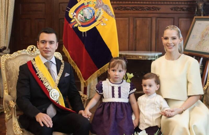 Daniel Noboa, sus hijos, y su esposa Lavinia Valbonesi