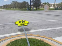 Un ejército de trabajadores reconstruye Florida tras el paso del huracán