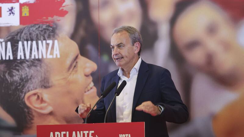 El expresidente del Gobierno José Luis Rodríguez Zapatero, en un acto electoral del PSOE en Salamanca.