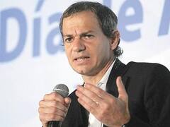 La historia de la empleada de Llach que explica por qué fallan los bancos