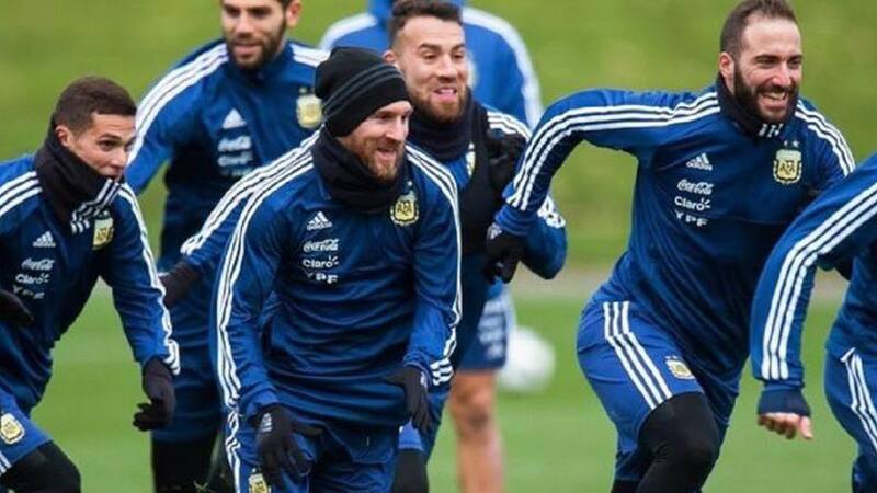 La Pulga vuelve a la titularidad en el difícil compromiso ante el combinado español.