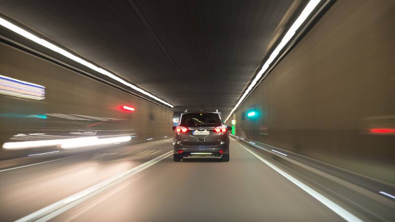 Esta es la multa que la DGT te pondrá si no usas bien las luces de tu coche