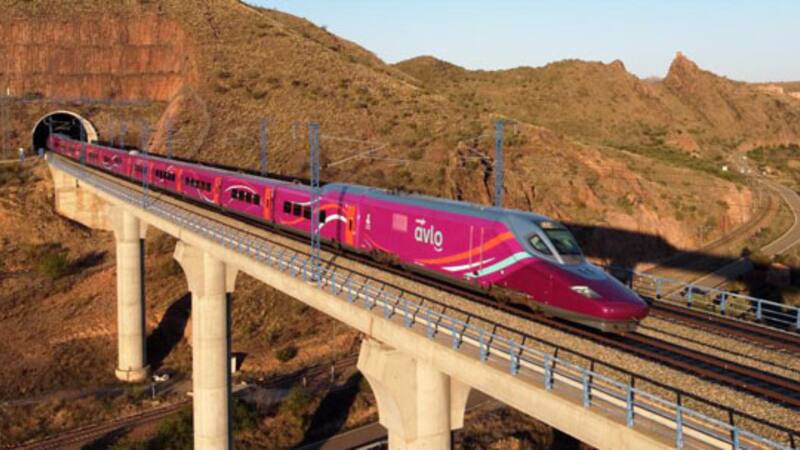 La liberación del mercado de alta velocidad le roba ventas a las aerolíneas y genera una caída de tarifas.