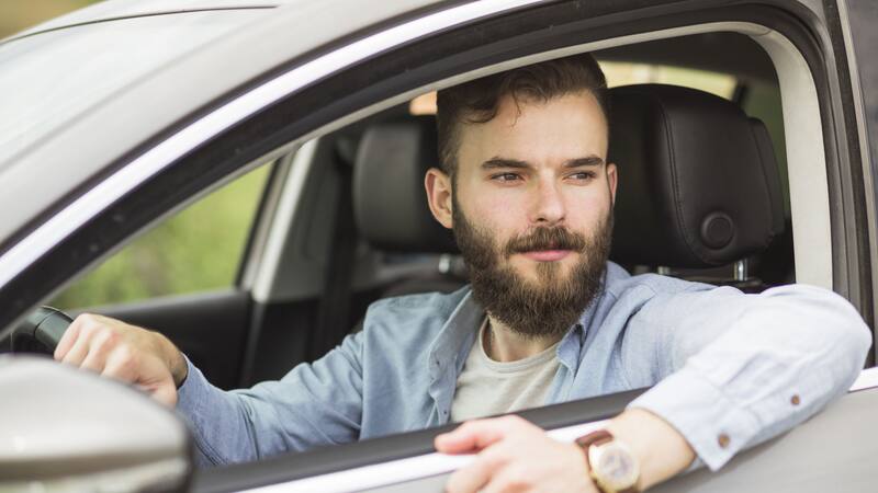 La ley fue promovida por el gobernador Greg Abbott y promete tener un impacto considerable en el transporte del estado.