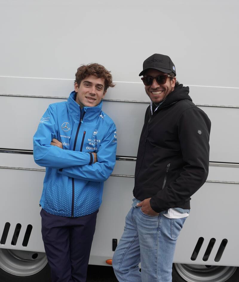 Colapinto con Gastón Parisier; el fundador de Big Box fue clave para la llegada del piloto a la Fórmula 1