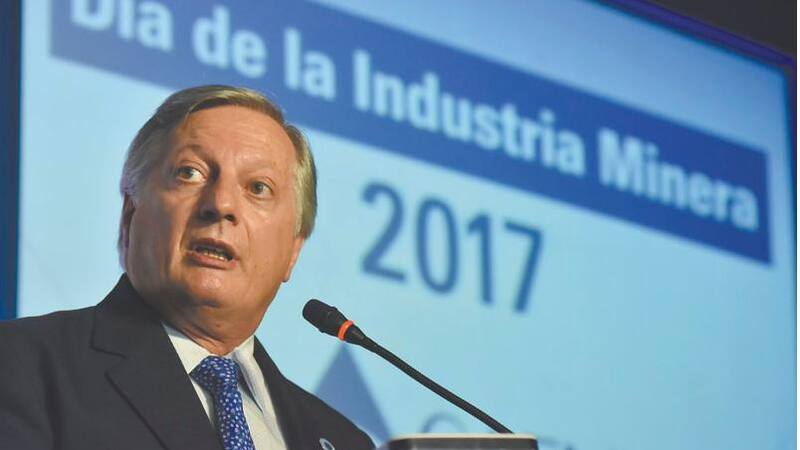 El ministro Aranguren ayer en el día de la minería