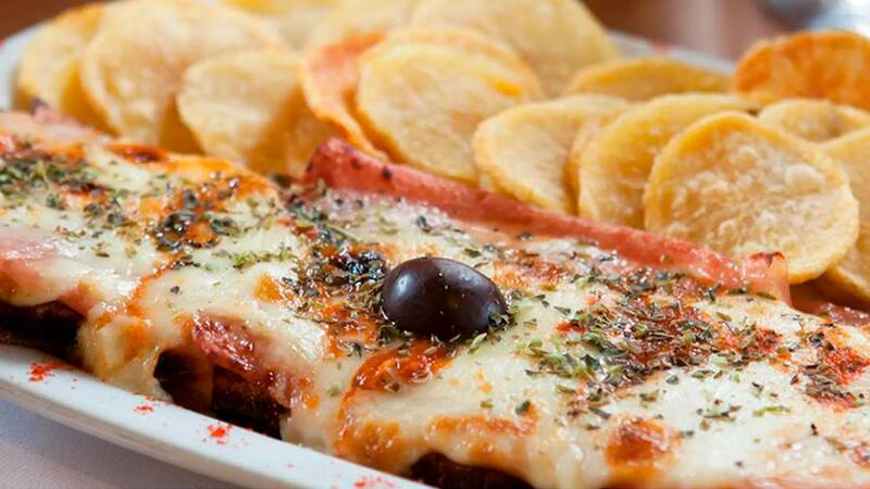 El imperdible bodegón que sirve platos mega abundantes y baratos.