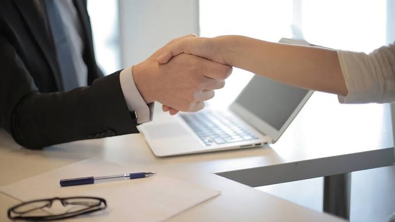 La oferta de trabajo incluye un sueldo más que interesante además de comida y alojamiento incluidos.