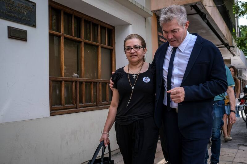El abogado Fernando Burlando junto a Graciela Sosa, mamá de Fernando Báez Sosa.