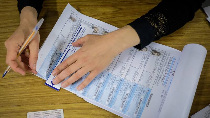 En la provincia litoraleña figuran en el padrón electoral 2.768.525 ciudadanos habilitados para votar en 8192 mesas.