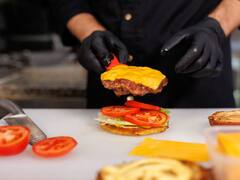 Famosa hamburguesería regala combos hasta fin de año: ¿cómo aprovechar la promoción?