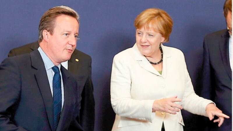 Merkel le muestra la salida a su par británico Cameron