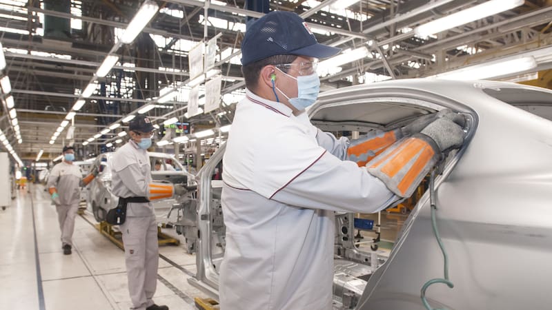 Autos: cayó la producción por tercer mes consecutivo por menos exportaciones a Brasil