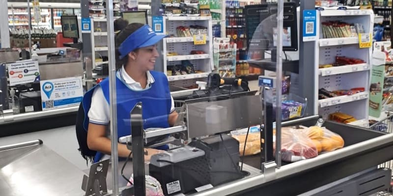 Los cajeros de supermercados cobrarán en noviembre un haber bruto de $ 940.350,72
