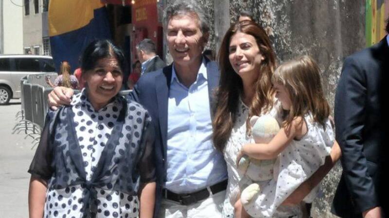 Macri junto a la primera dama en una de sus habituales visitas al comedor de Margarita Barrientos