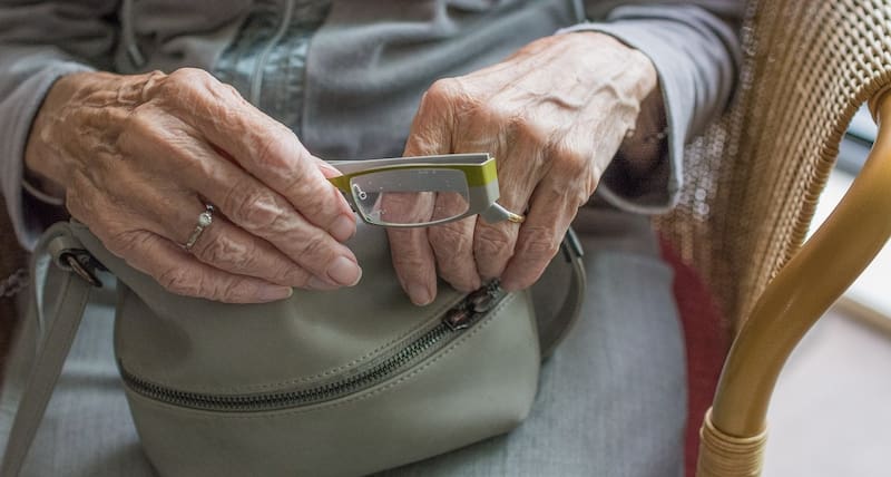 El Parkinson puede manifestarse con rigidez o lentitud en el movimiento, así como con síntomas que no son físicos.
