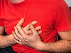 Covid efectos secundarios: el fuerte dolor en el pecho que puede ser sinónimo de infarto