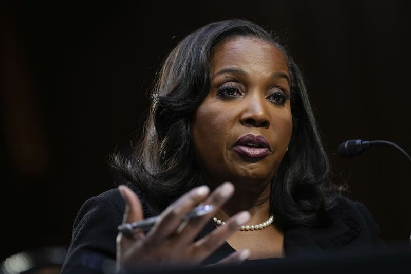 Cook, designada por Joe Biden, se convirtió en 2022 en la primera mujer afroamericana en ocupar un cargo como gobernadora de la Reserva Federal. Foto: Bloomberg.