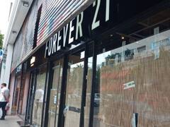 Una famosa marca de ropa se declaró en quiebra y cierra más de 200 locales