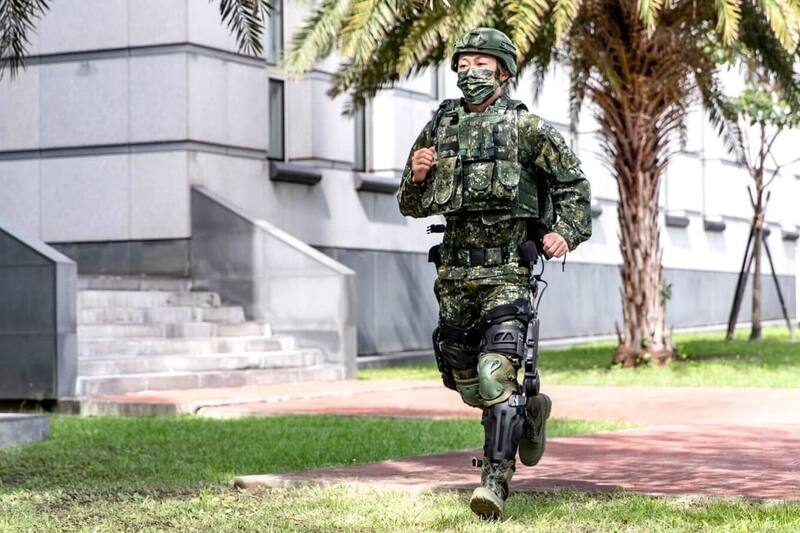 Así funciona Army Iron Man, el mecanismo que podría volver a los militares más fuertes y rápidos. Fuente: Shutterstock.