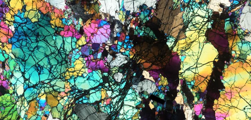 Imagen obtenida desde un microscopio de las rocas obtenidas en Gakkel Ridge, cerca del Polo Norte.